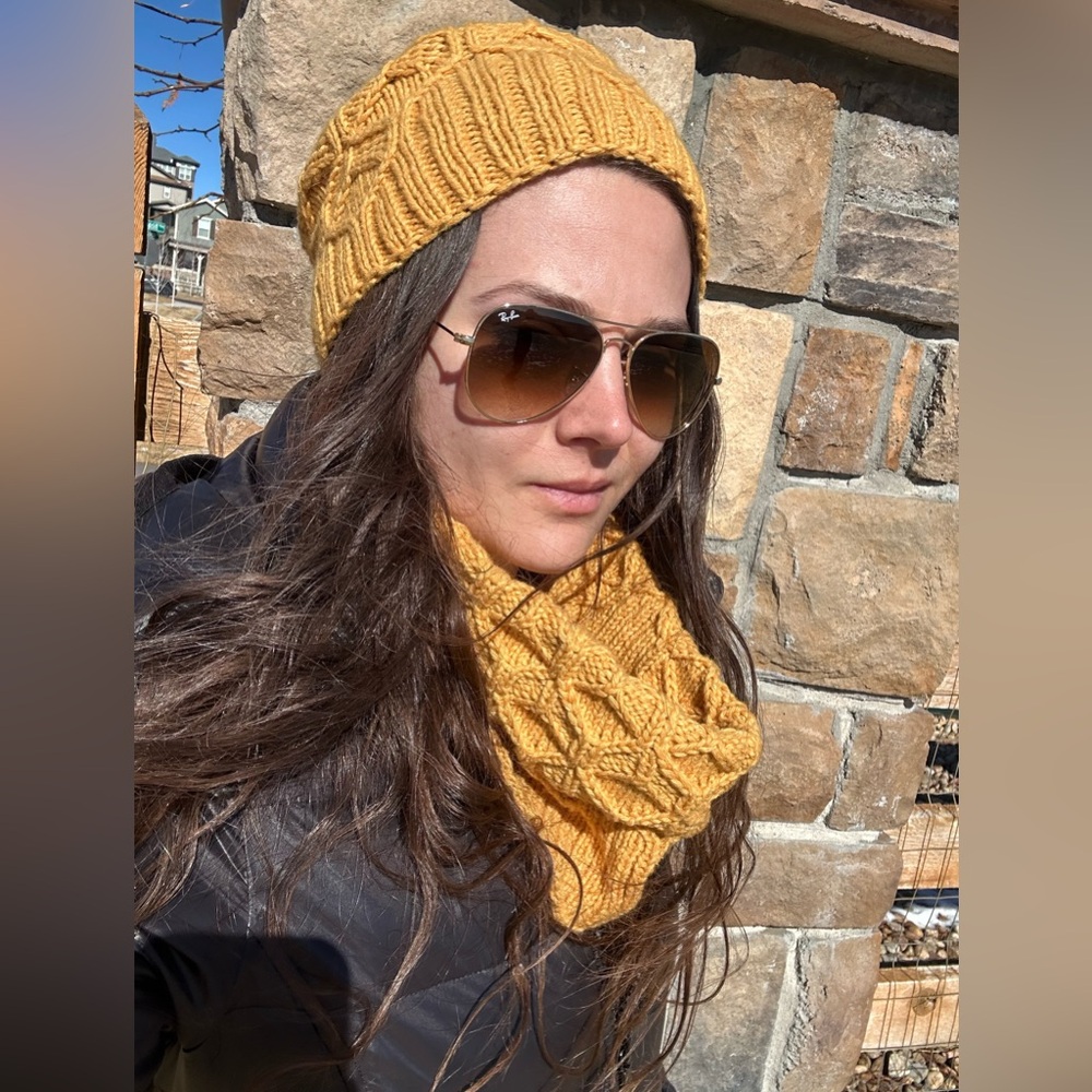 Golden Merino/Silk Blend Honeycomb Cowl